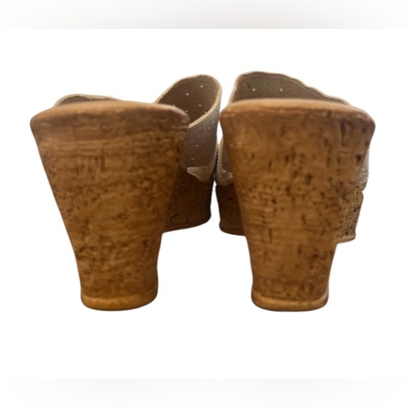 Women's White Wedge Sandals - Picture 6 of 7